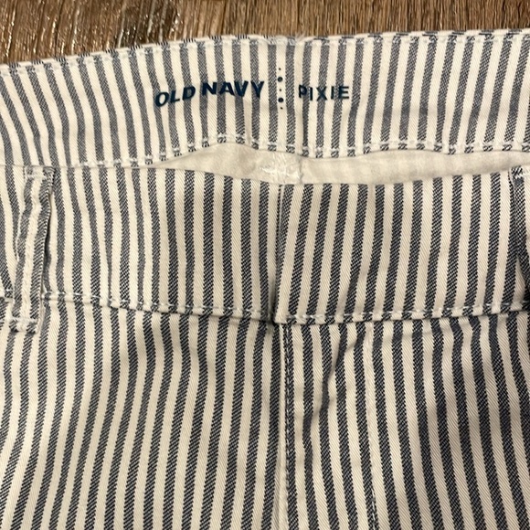 Old Navy Pixie Chino Railroad‎ Stripe Petite Pants - Picture 5 of 10